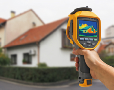 サーモカメラで外側から徹底チェック